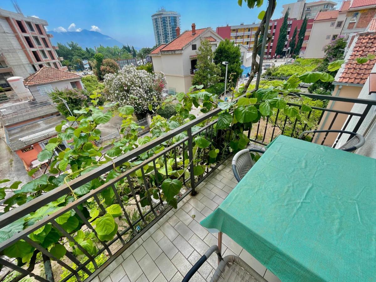 Apartment Garden House *